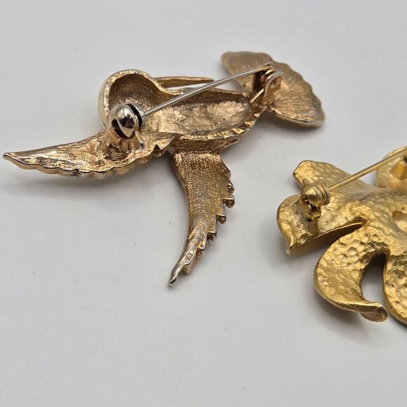 VTG 2PC Brooch Fairy Whimsy Spring Antique Look Marble Enamel Hummingbird Flower - Picture 9 of 12